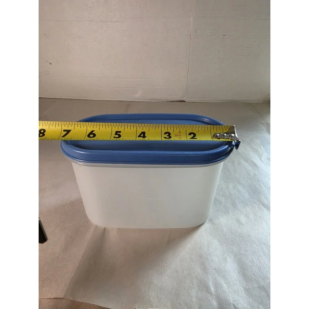 Vintage Tupperware oval storage container with lid, 1616-6 W/lid 1612-23